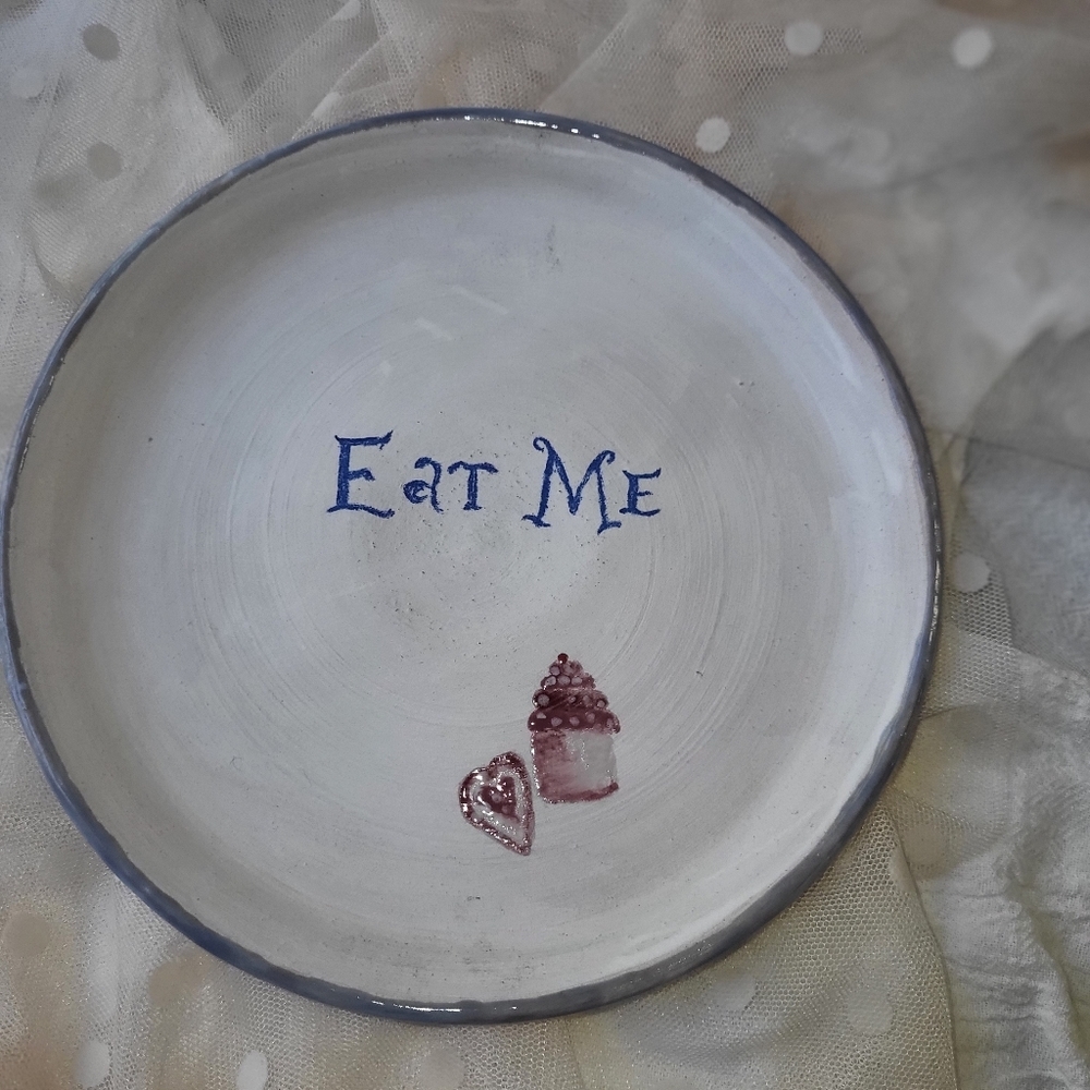 Hand-made pottery Alice in Wonderland Dessert dish